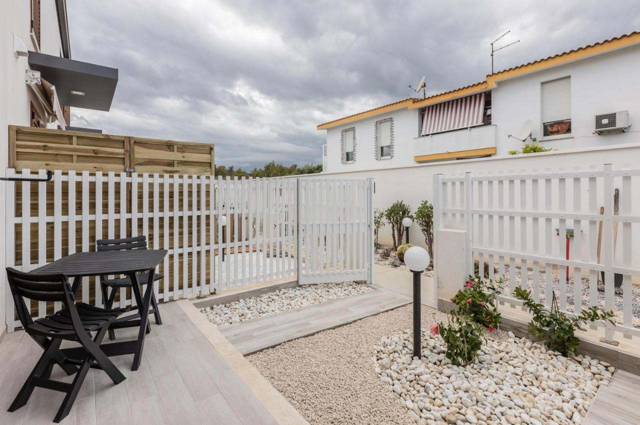 Pula Comfy Apartment W/ Private Parking Exterior photo